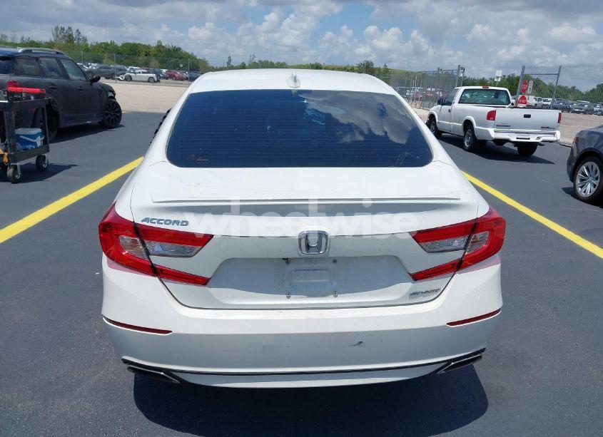 Photo 17 of 2018 Honda Accord SPORT (VIN 1HGCV1F38JA176796)