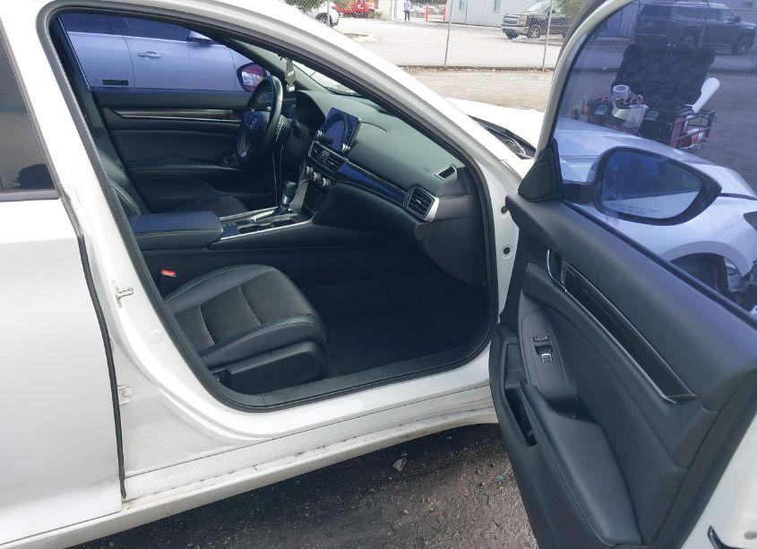 Photo 5 of 2018 Honda Accord SPORT (VIN 1HGCV1F38JA207772)