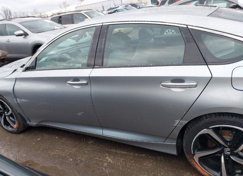 Photo 14 of 2018 Honda Accord SPORT (VIN 1HGCV1F38JA245020)