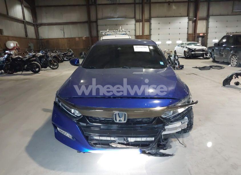Photo 13 of 2018 Honda Accord SPORT (VIN 1HGCV1F38JA262304)