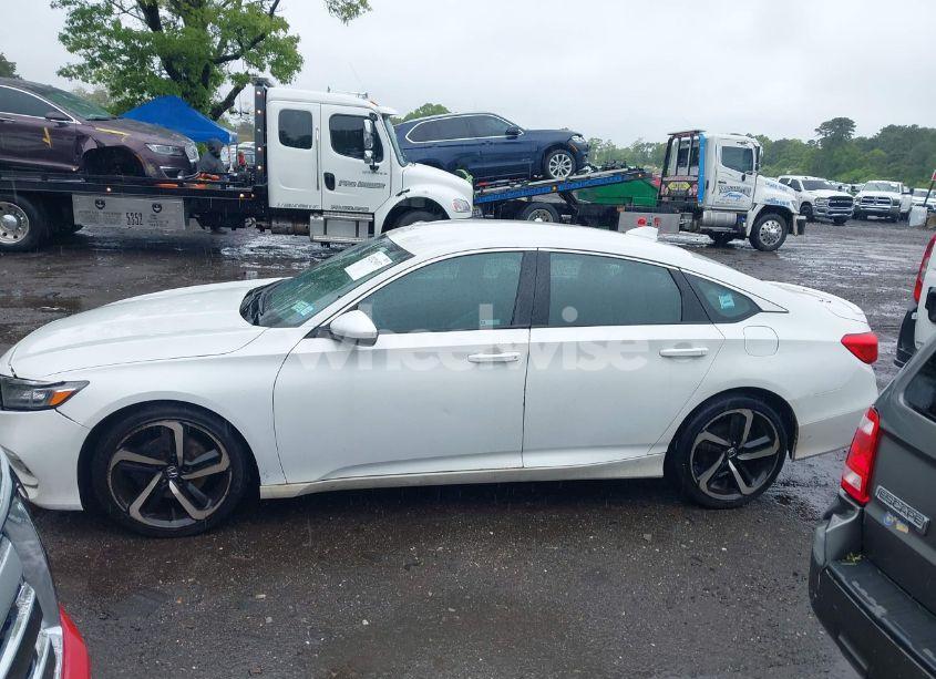 Photo 14 of 2018 Honda Accord SPORT (VIN 1HGCV1F38JA264361)