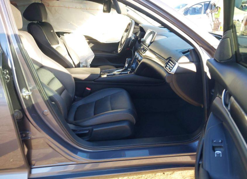 Photo 5 of 2019 Honda Accord SPORT (VIN 1HGCV1F38KA001207)