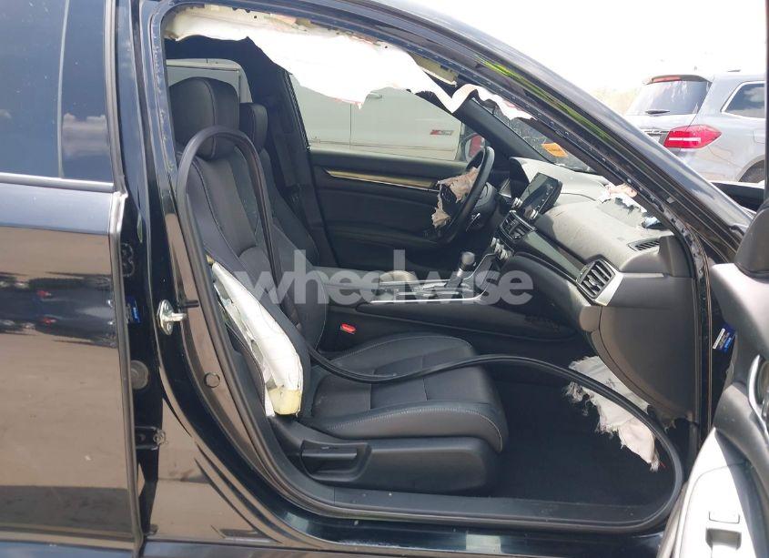 Photo 5 of 2020 Honda Accord SPORT (VIN 1HGCV1F38LA118433)