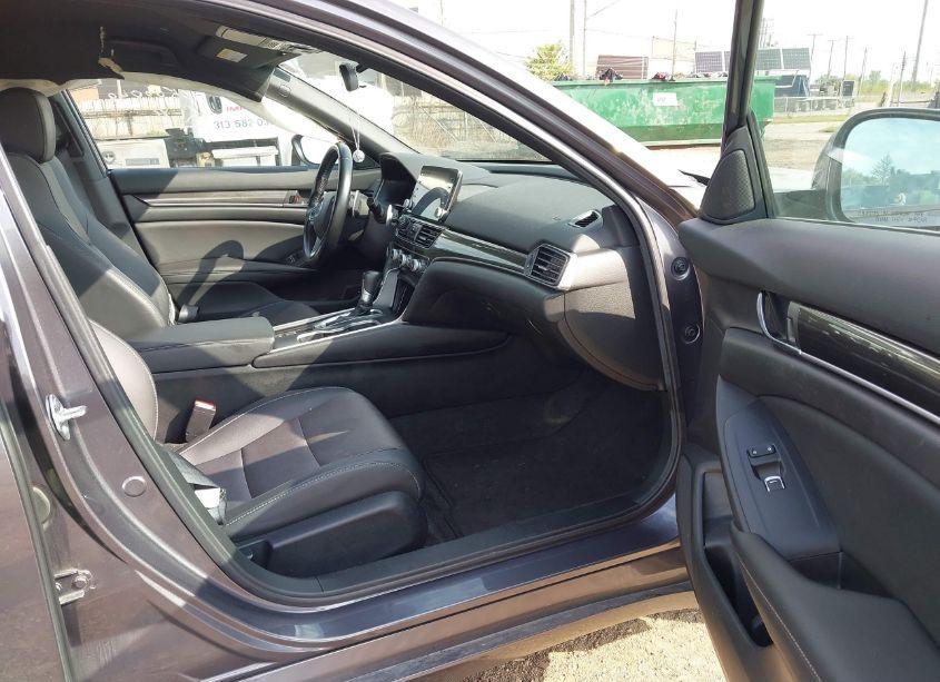 Photo 5 of 2020 Honda Accord SPORT (VIN 1HGCV1F38LA146281)