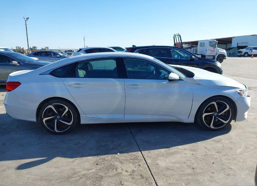 Photo 14 of 2018 Honda Accord SPORT (VIN 1HGCV1F39JA040886)