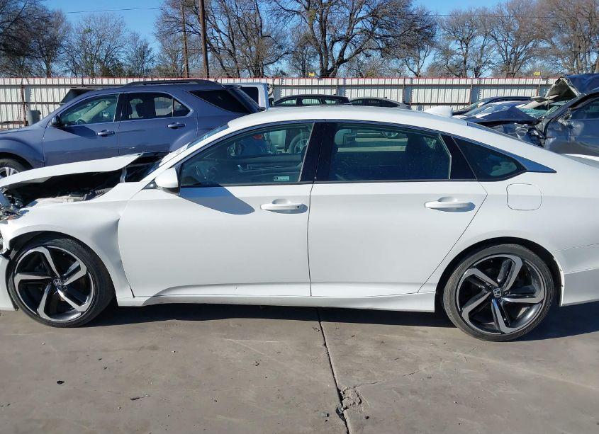 Photo 15 of 2018 Honda Accord SPORT (VIN 1HGCV1F39JA040886)