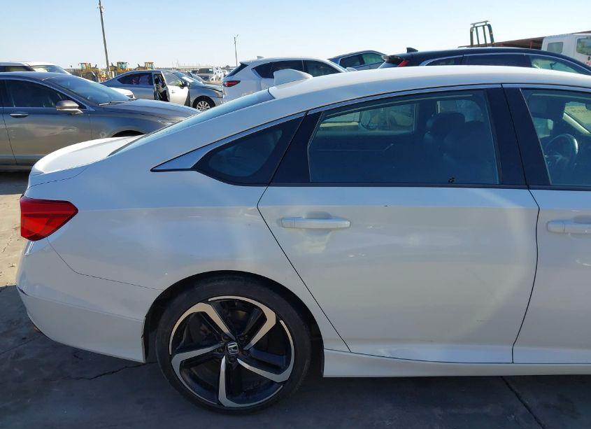 Photo 20 of 2018 Honda Accord SPORT (VIN 1HGCV1F39JA040886)
