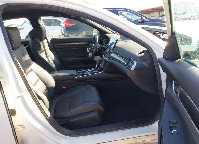 Photo 5 of 2018 Honda Accord SPORT (VIN 1HGCV1F39JA040886)