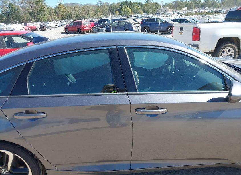 Photo 13 of 2018 Honda Accord SPORT (VIN 1HGCV1F39JA052102)