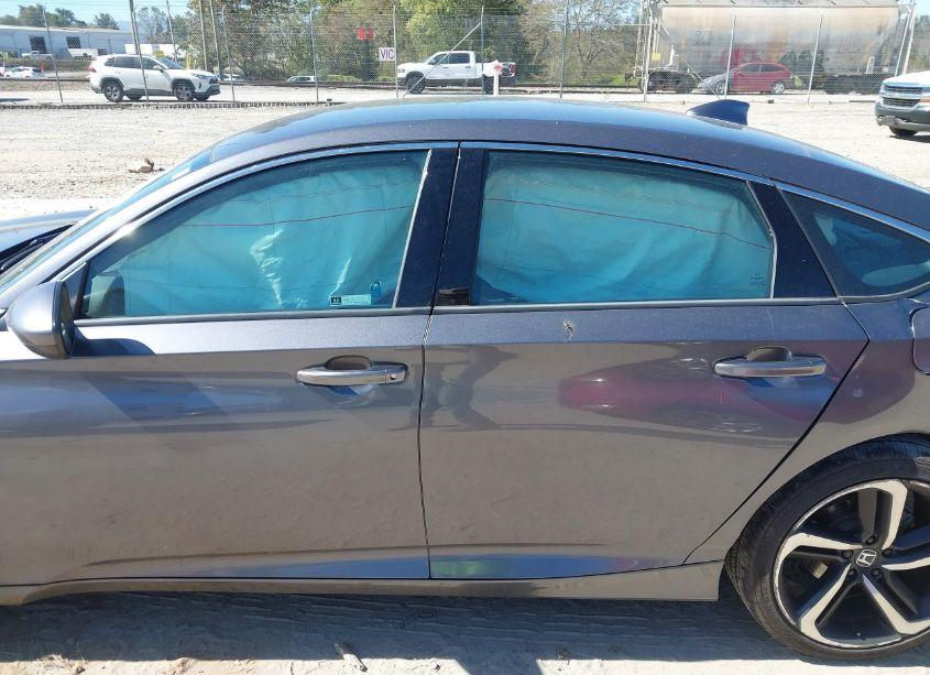 Photo 14 of 2018 Honda Accord SPORT (VIN 1HGCV1F39JA052102)