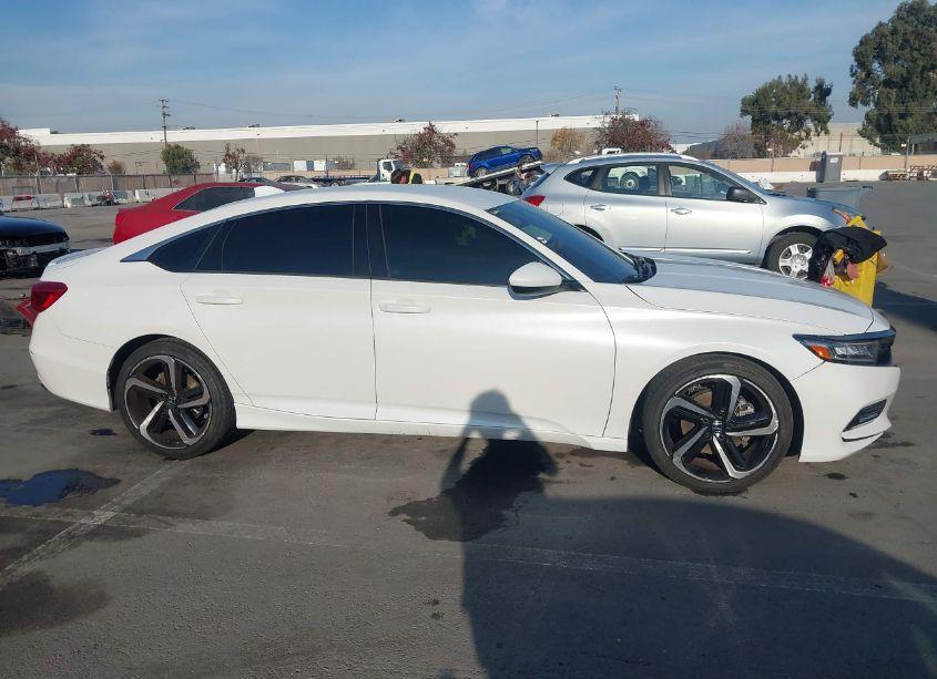 Photo 13 of 2018 Honda Accord SPORT (VIN 1HGCV1F39JA058837)