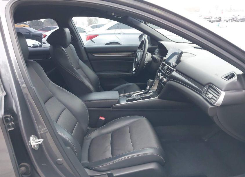 Photo 5 of 2018 Honda Accord SPORT (VIN 1HGCV1F39JA063634)