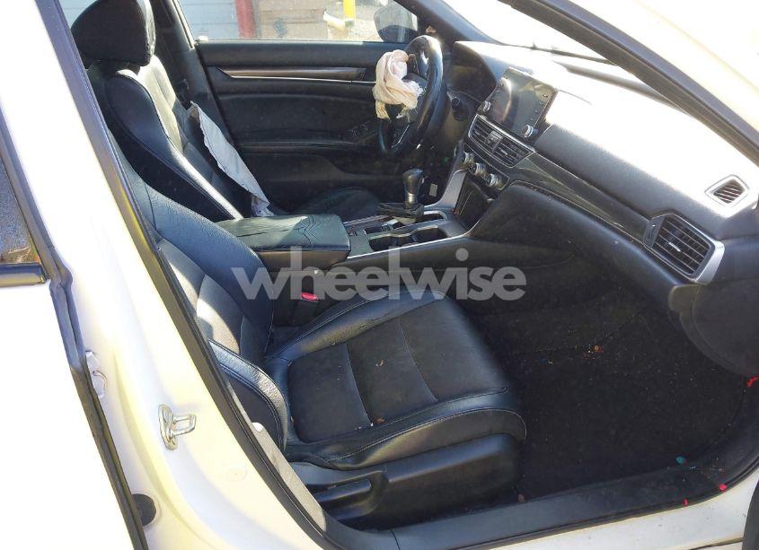 Photo 5 of 2018 Honda Accord SPORT (VIN 1HGCV1F39JA163992)