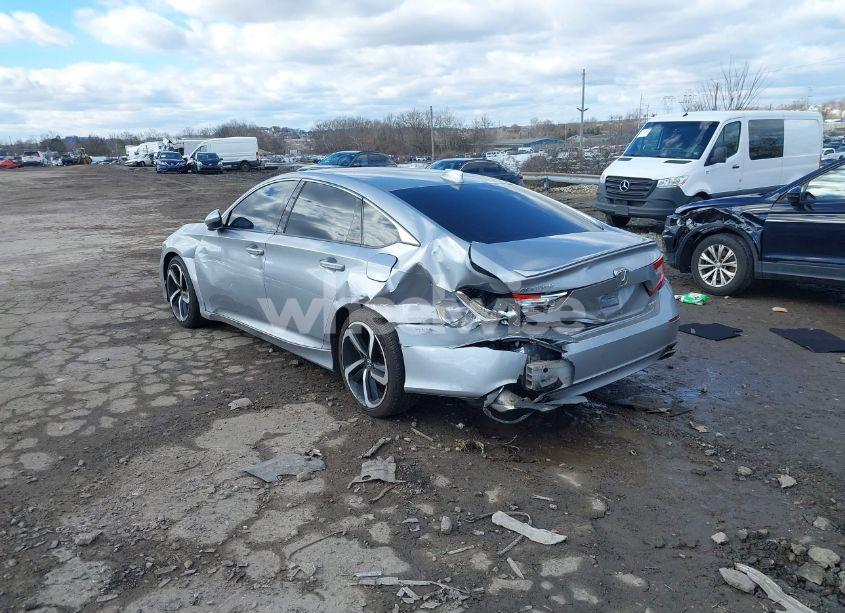 Photo 3 of 2018 Honda Accord SPORT (VIN 1HGCV1F39JA167427)