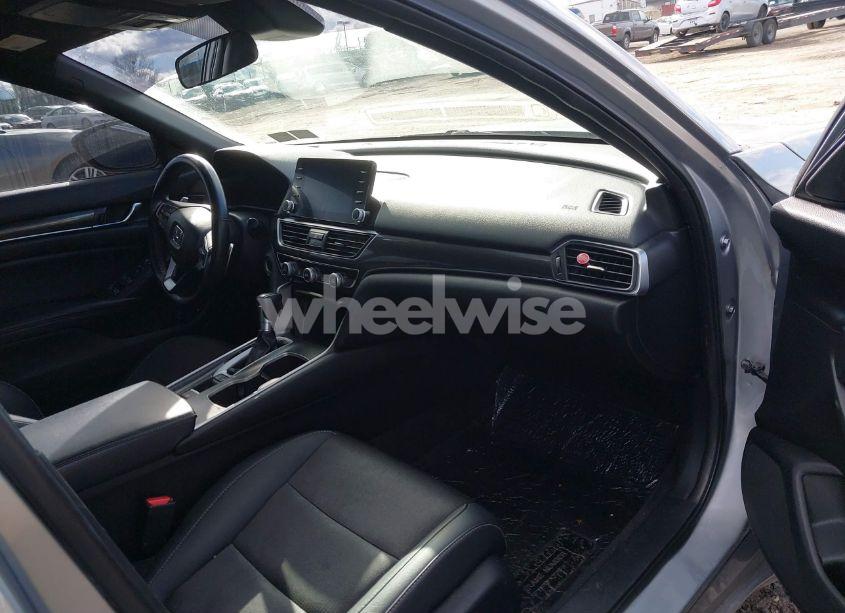 Photo 5 of 2018 Honda Accord SPORT (VIN 1HGCV1F39JA167427)