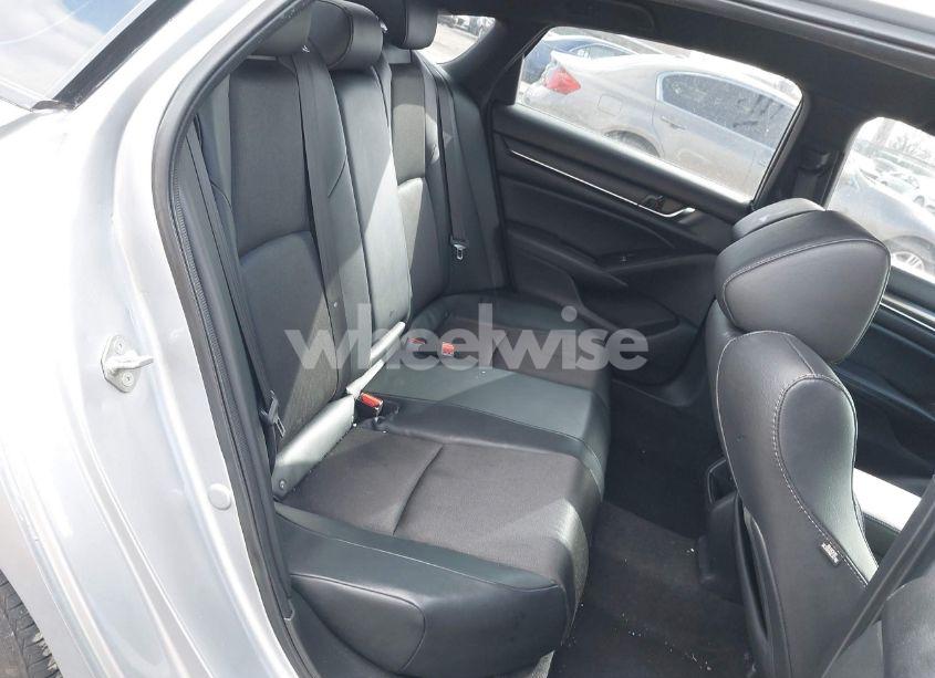 Photo 8 of 2018 Honda Accord SPORT (VIN 1HGCV1F39JA167427)