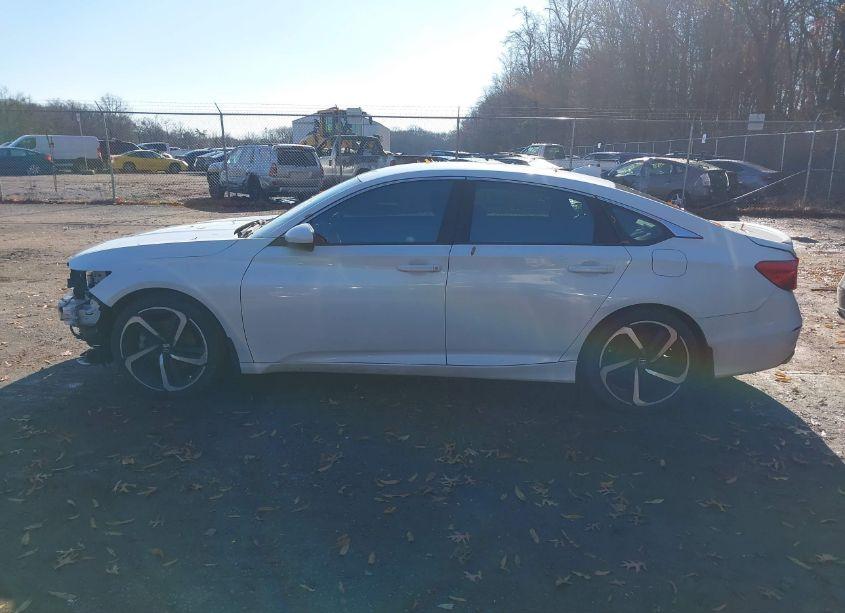 Photo 15 of 2018 Honda Accord SPORT (VIN 1HGCV1F39JA167895)