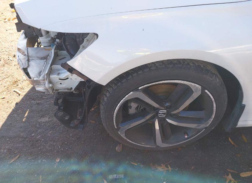 Photo 18 of 2018 Honda Accord SPORT (VIN 1HGCV1F39JA167895)