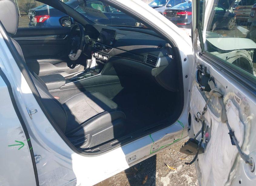 Photo 5 of 2018 Honda Accord SPORT (VIN 1HGCV1F39JA167895)