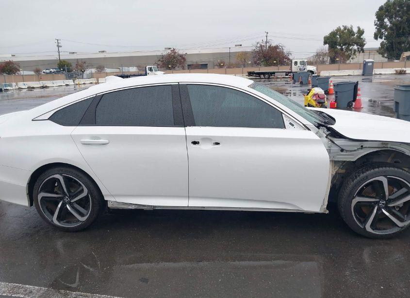 Photo 14 of 2018 Honda Accord SPORT (VIN 1HGCV1F39JA175415)
