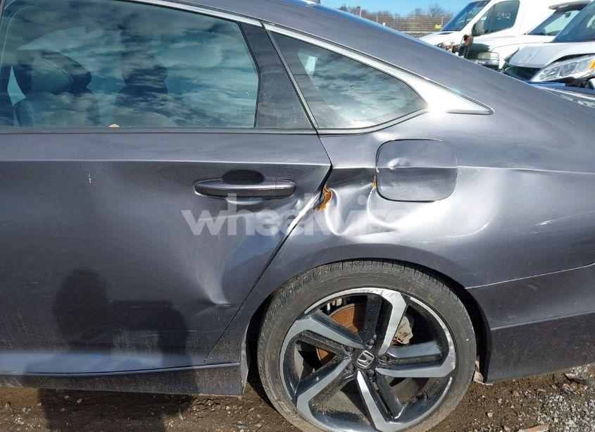 Photo 17 of 2018 Honda Accord SPORT (VIN 1HGCV1F39JA192702)