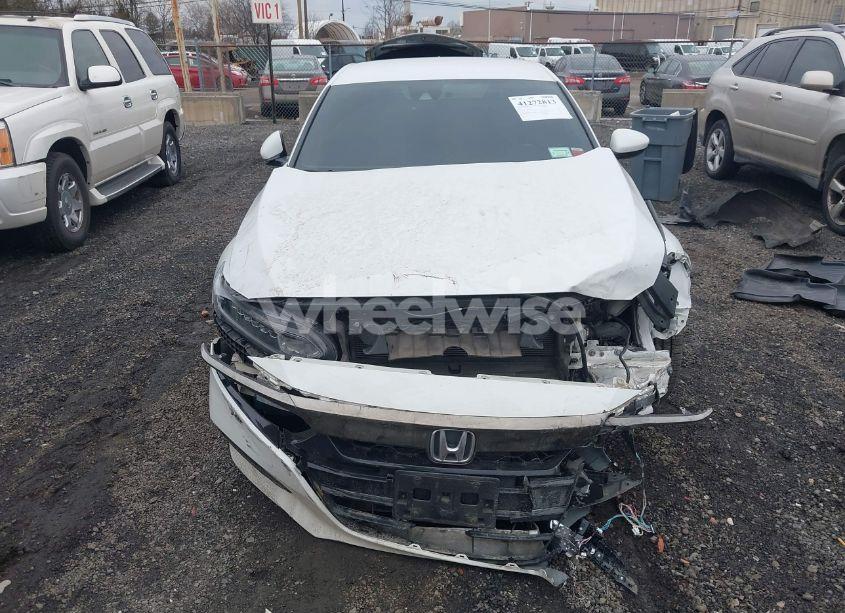 Photo 12 of 2018 Honda Accord SPORT (VIN 1HGCV1F39JA197415)