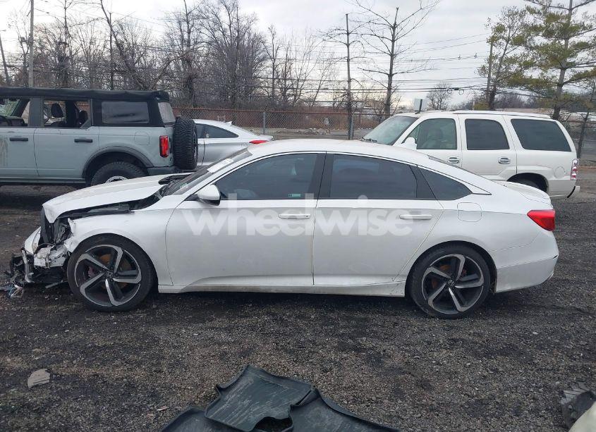 Photo 14 of 2018 Honda Accord SPORT (VIN 1HGCV1F39JA197415)