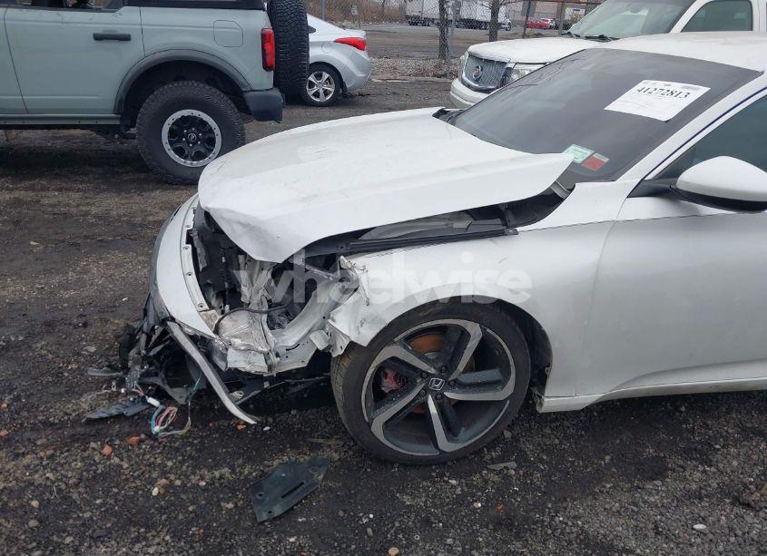 Photo 6 of 2018 Honda Accord SPORT (VIN 1HGCV1F39JA197415)