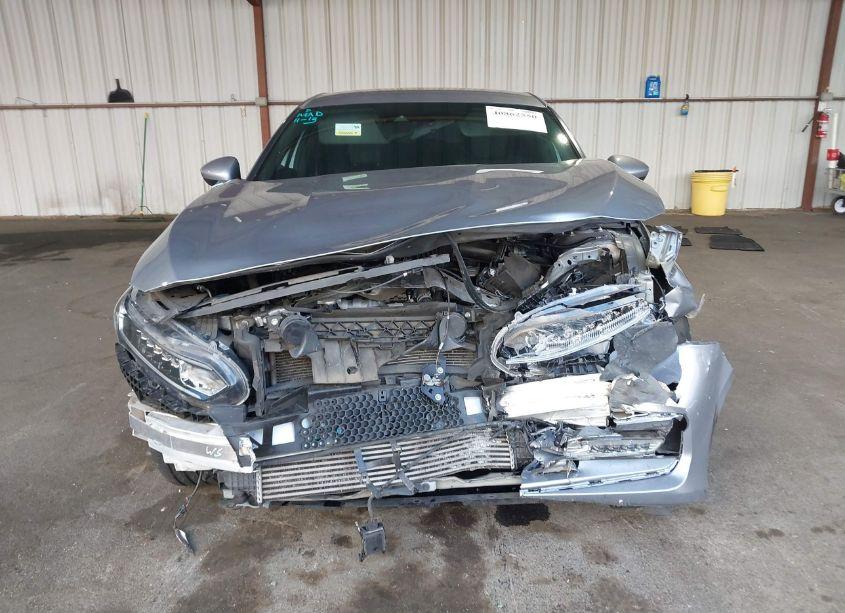 Photo 13 of 2018 Honda Accord SPORT (VIN 1HGCV1F39JA200734)