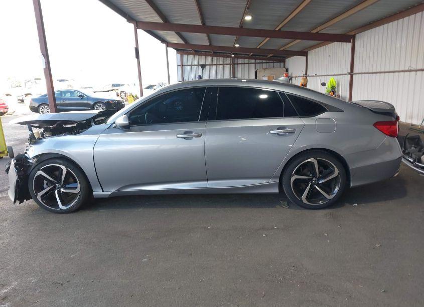 Photo 15 of 2018 Honda Accord SPORT (VIN 1HGCV1F39JA200734)