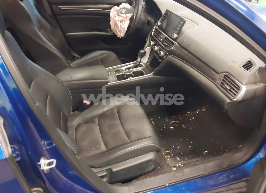 Photo 5 of 2018 Honda Accord SPORT (VIN 1HGCV1F39JA201267)