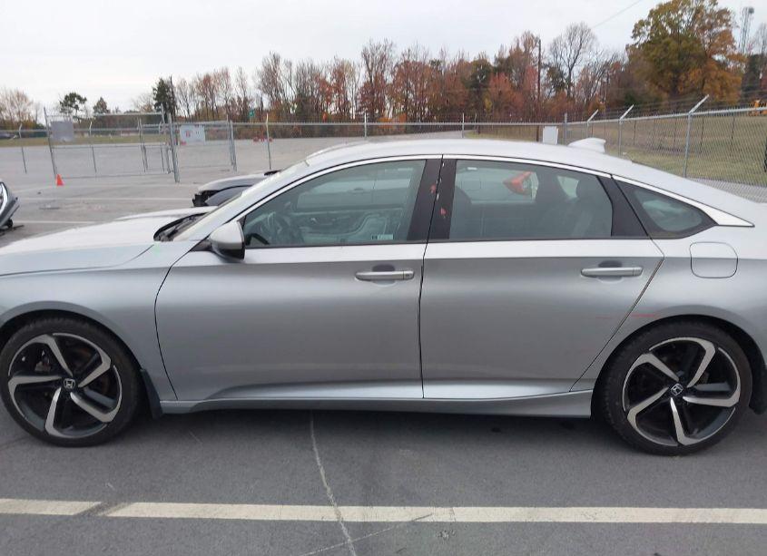 Photo 15 of 2018 Honda Accord SPORT (VIN 1HGCV1F39JA231014)