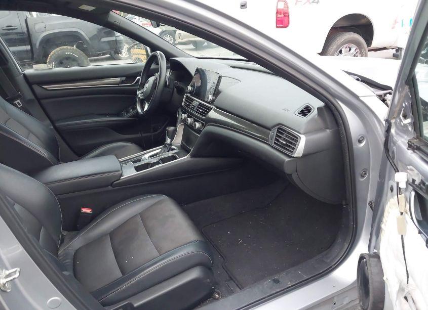 Photo 5 of 2018 Honda Accord SPORT (VIN 1HGCV1F39JA231014)