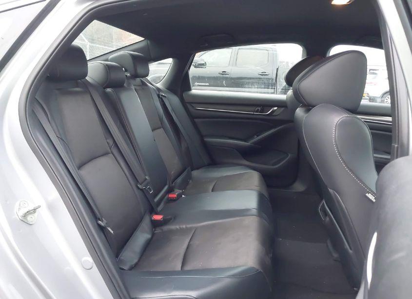 Photo 8 of 2018 Honda Accord SPORT (VIN 1HGCV1F39JA231014)