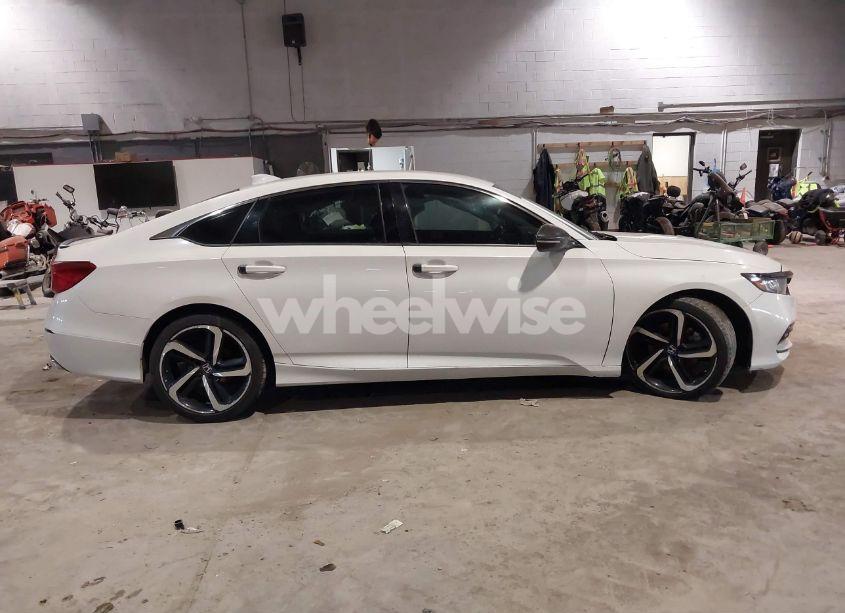 Photo 13 of 2018 Honda Accord SPORT (VIN 1HGCV1F39JA259797)