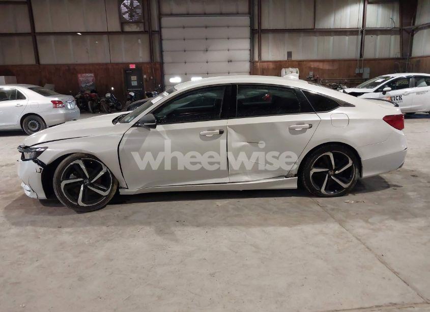 Photo 14 of 2018 Honda Accord SPORT (VIN 1HGCV1F39JA259797)