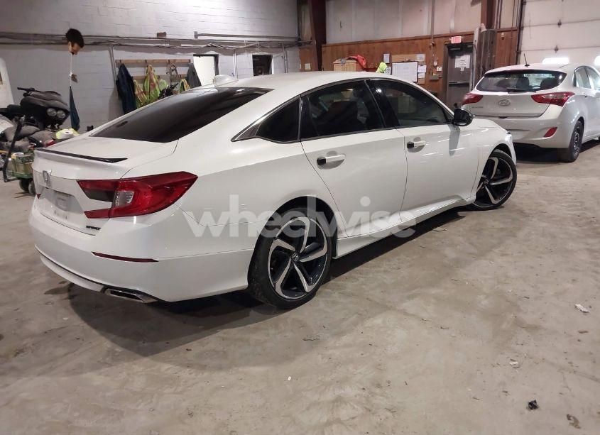 Photo 4 of 2018 Honda Accord SPORT (VIN 1HGCV1F39JA259797)