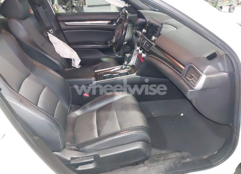 Photo 5 of 2018 Honda Accord SPORT (VIN 1HGCV1F39JA259797)