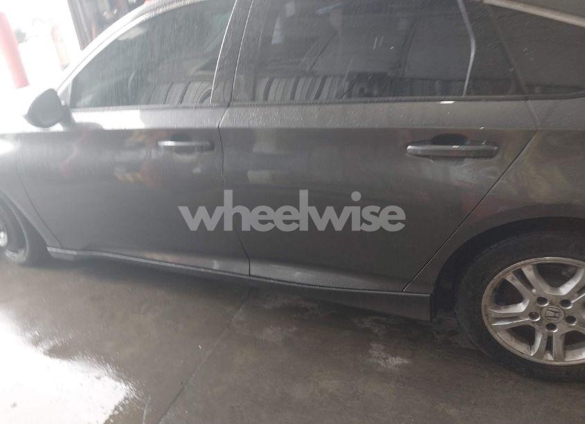 Photo 14 of 2019 Honda Accord SPORT (VIN 1HGCV1F39KA092245)