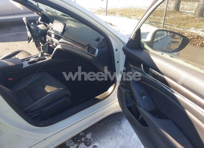 Photo 5 of 2019 Honda Accord SPORT (VIN 1HGCV1F39KA156476)