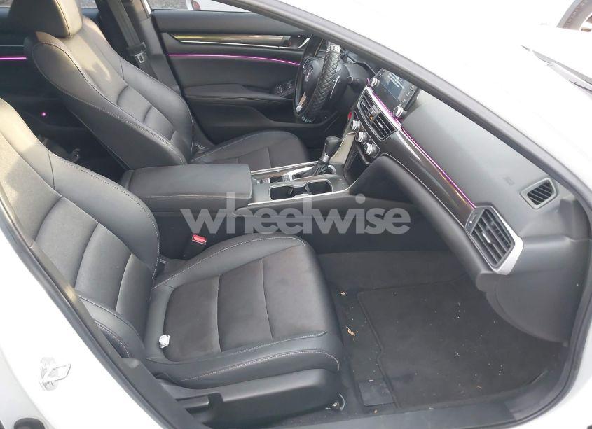 Photo 5 of 2020 Honda Accord SPORT (VIN 1HGCV1F39LA142501)