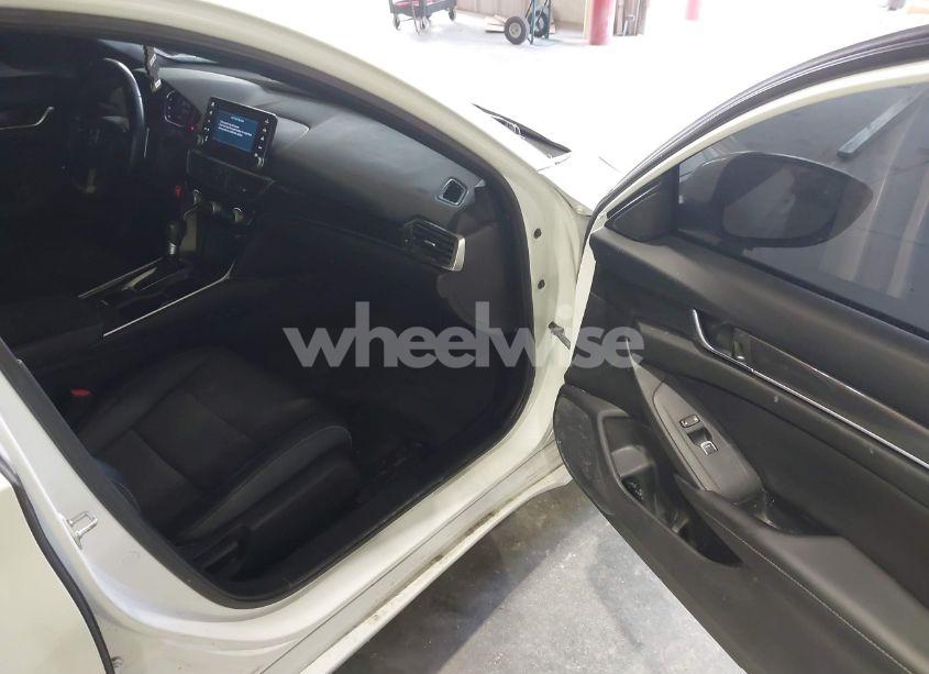 Photo 5 of 2020 Honda Accord SPORT (VIN 1HGCV1F39LA142563)