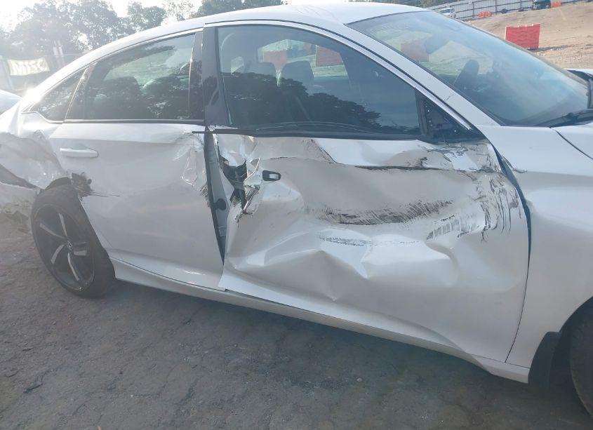 Photo 6 of 2022 Honda Accord SPORT (VIN 1HGCV1F39NA031112)