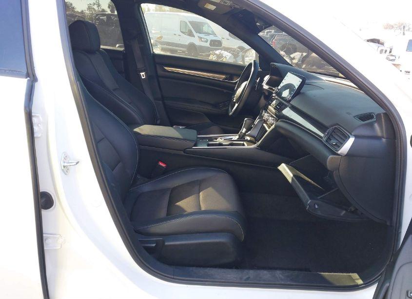 Photo 5 of 2022 Honda Accord SPORT (VIN 1HGCV1F39NA105323)