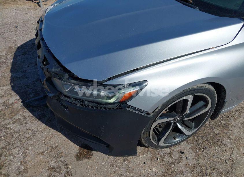Photo 17 of 2018 Honda Accord SPORT (VIN 1HGCV1F3XJA006259)