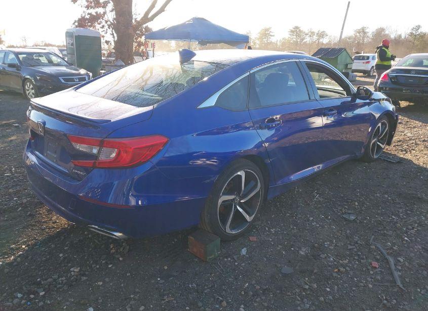 Photo 4 of 2018 Honda Accord SPORT (VIN 1HGCV1F3XJA042940)