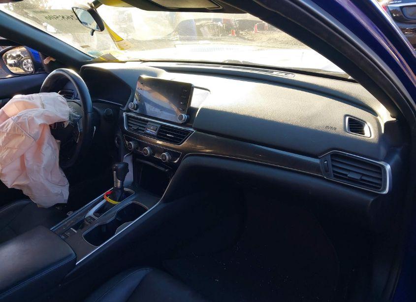 Photo 5 of 2018 Honda Accord SPORT (VIN 1HGCV1F3XJA042940)