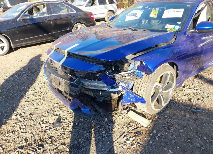 Photo 6 of 2018 Honda Accord SPORT (VIN 1HGCV1F3XJA042940)