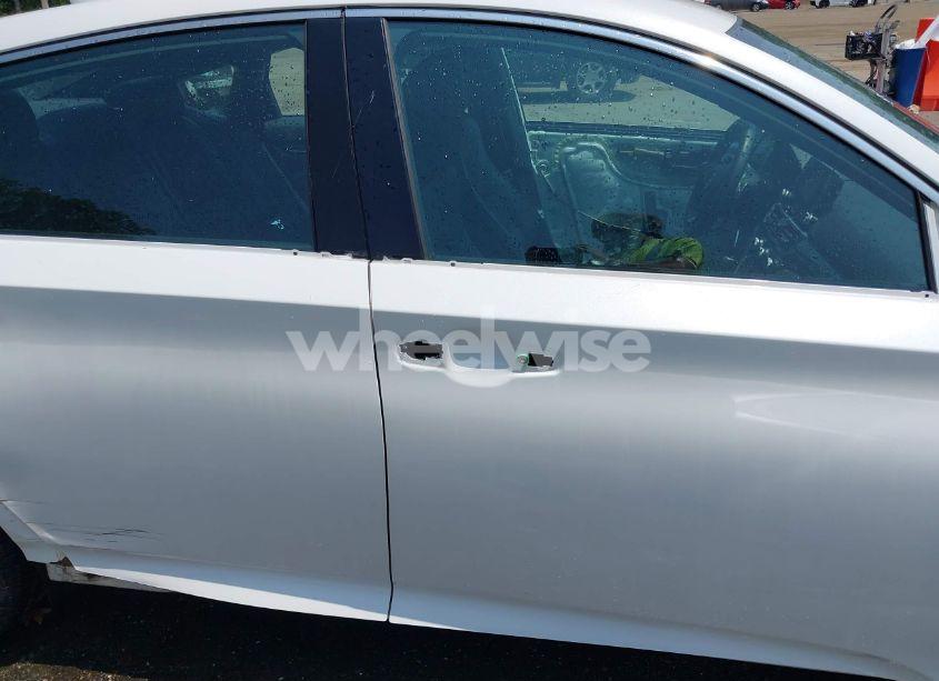 Photo 14 of 2018 Honda Accord SPORT (VIN 1HGCV1F3XJA058832)