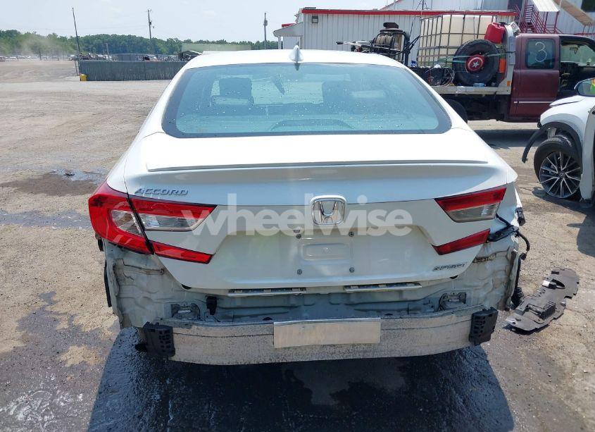 Photo 17 of 2018 Honda Accord SPORT (VIN 1HGCV1F3XJA058832)